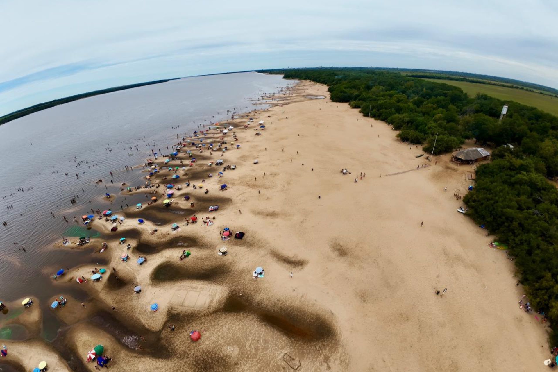 El impacto turístico del verano 2026 superó los 300 mil millones de pesos en Entre Ríos