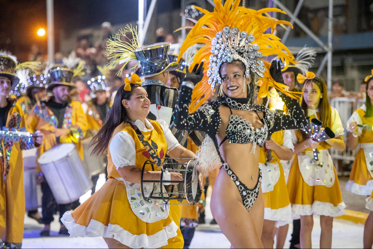 La tercera noche de los Carnavales paranaenses fue reprogramada por cuestiones climáticas
