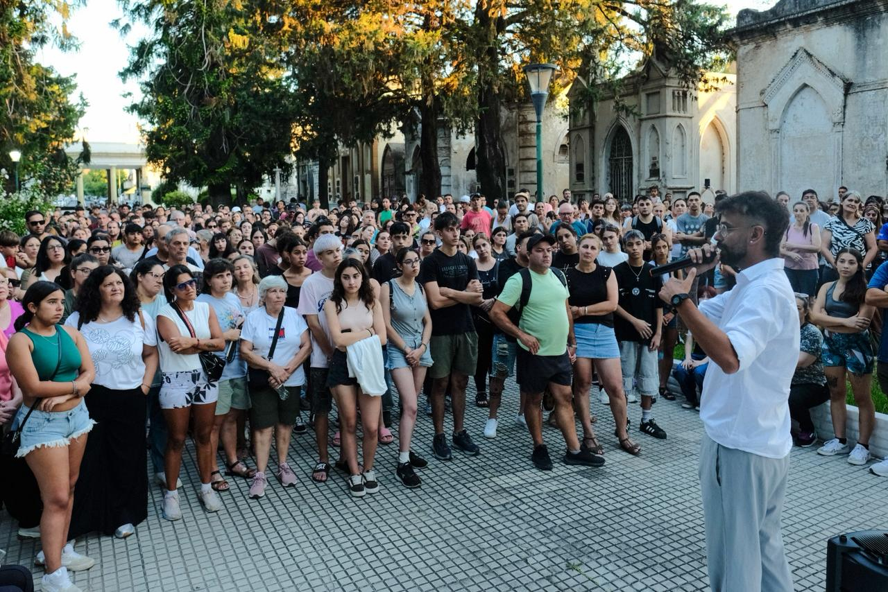 Masiva participación en una nueva edición del Ciclo Atardeceres en el Cementerio